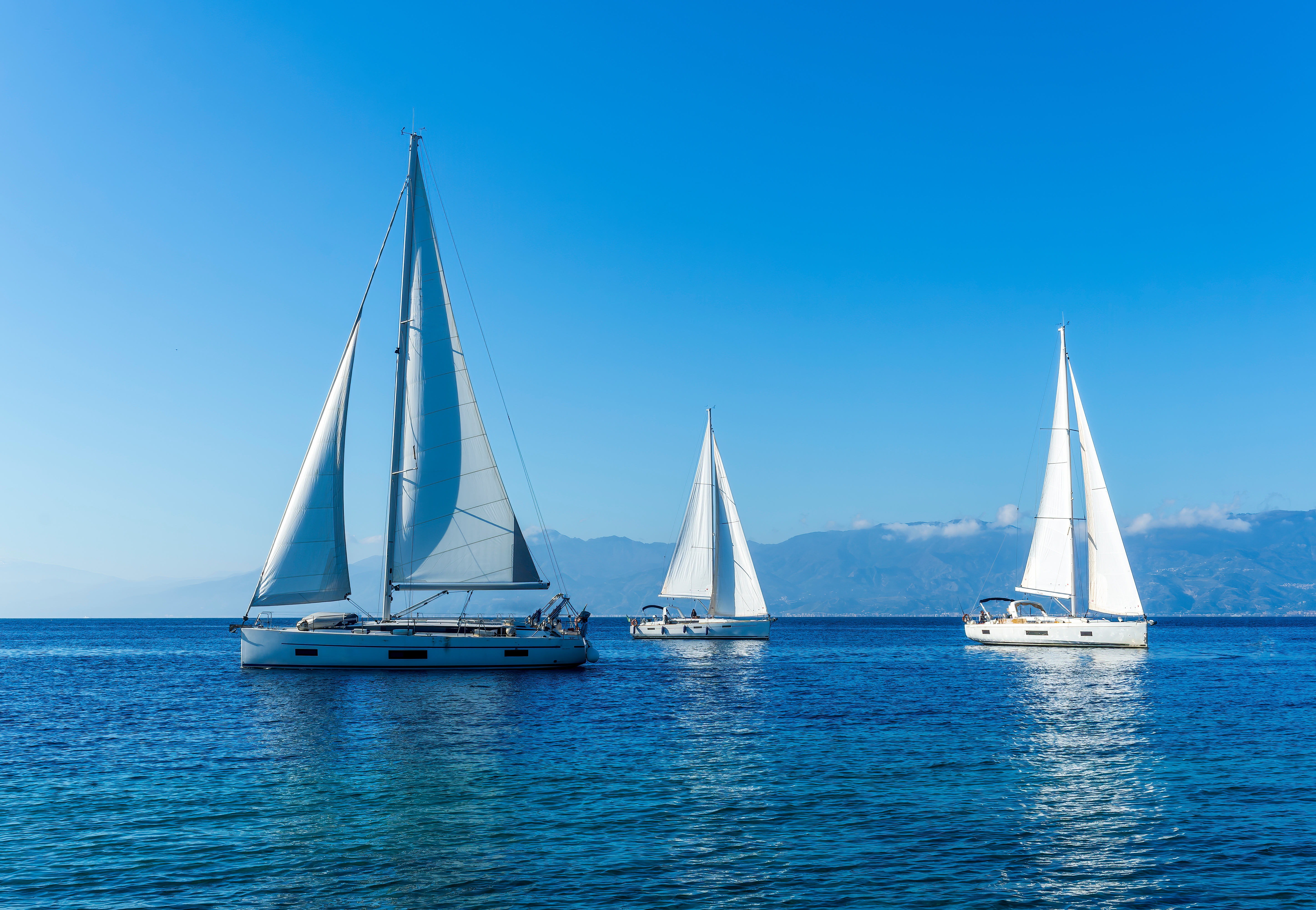 Frühlingssegeln im Mittelmeer: Ruhe, Kultur und Natur erleben