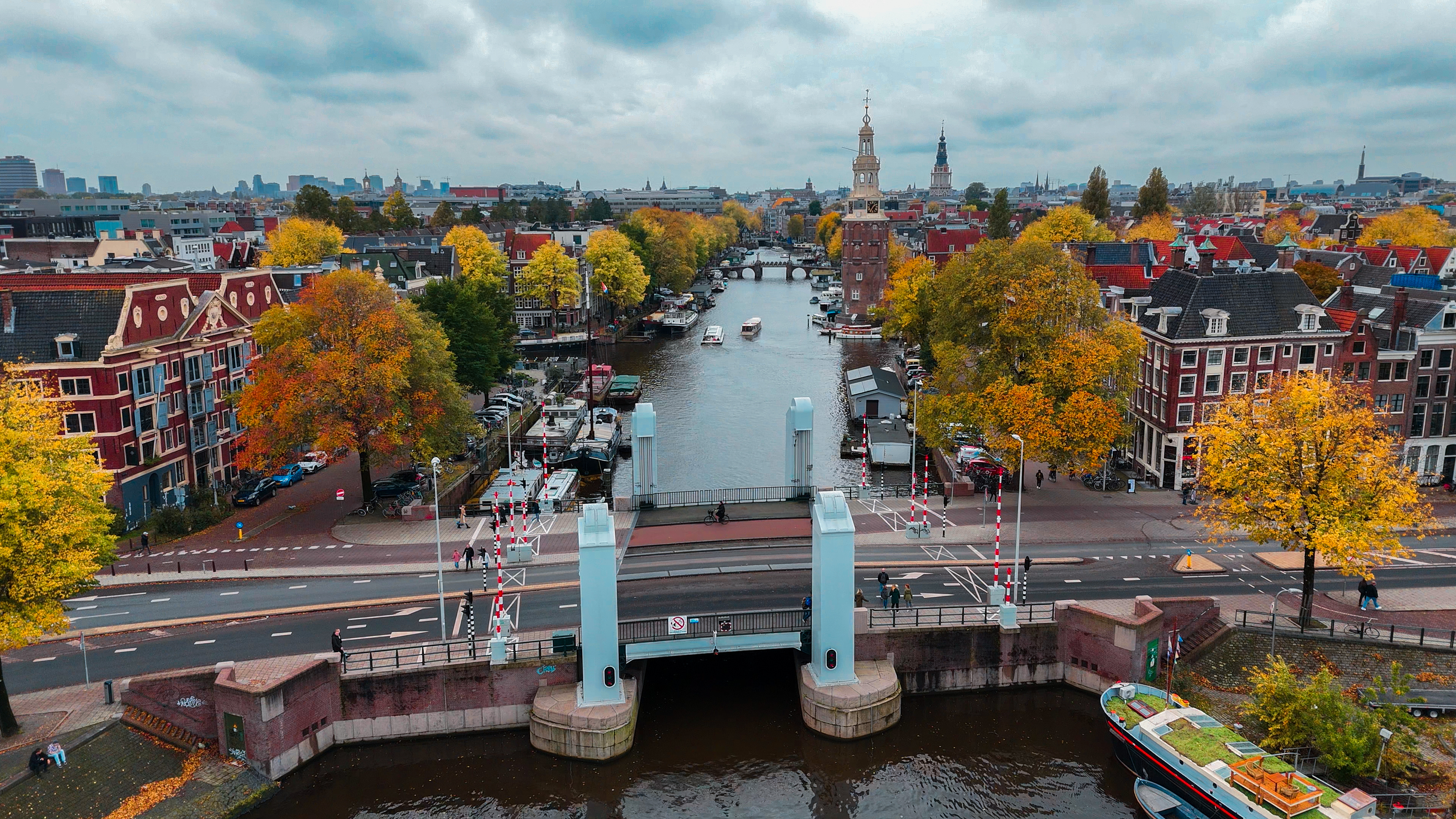 Das "Land der tausend Wasserstraßen": Bootsurlaub in den Niederlanden
