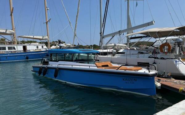 Axopar 37 XC Cross Cabin Kaizen