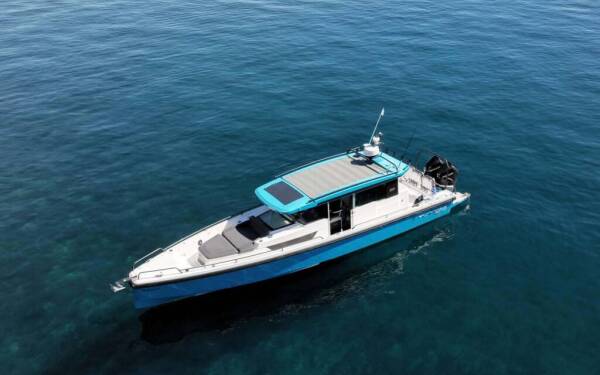 Axopar 37 XC Cross Cabin Vida