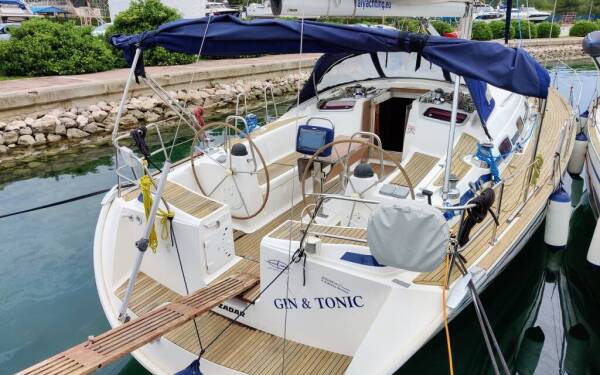 Bavaria 47 Cruiser Gin & Tonic