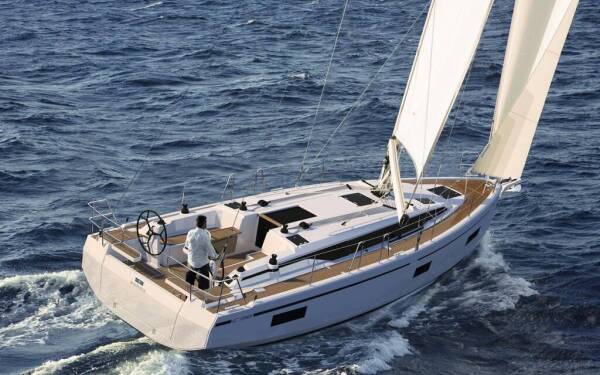 Bavaria C38 Luna 3