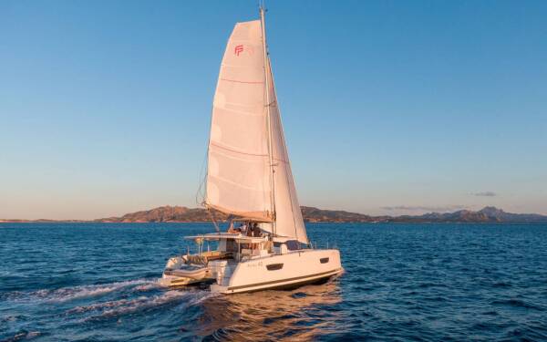 Fountaine Pajot Astrea 42 Agitation