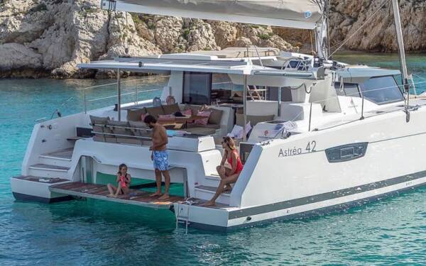 Fountaine Pajot Astrea 42 Bollinger
