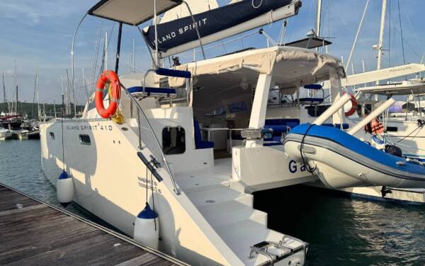 Island Spirit 410 Gauthai