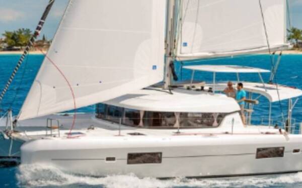 Lagoon 42 Double Trouble