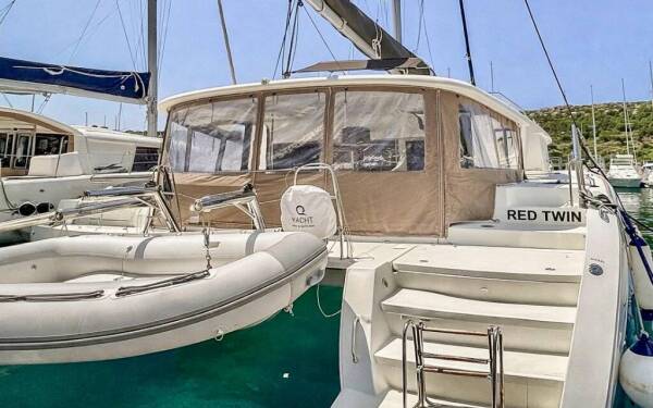 Lagoon 450 F Red Twin