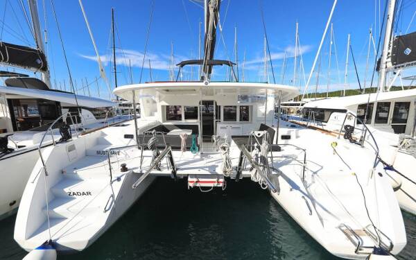 Lagoon 450 F Must Have