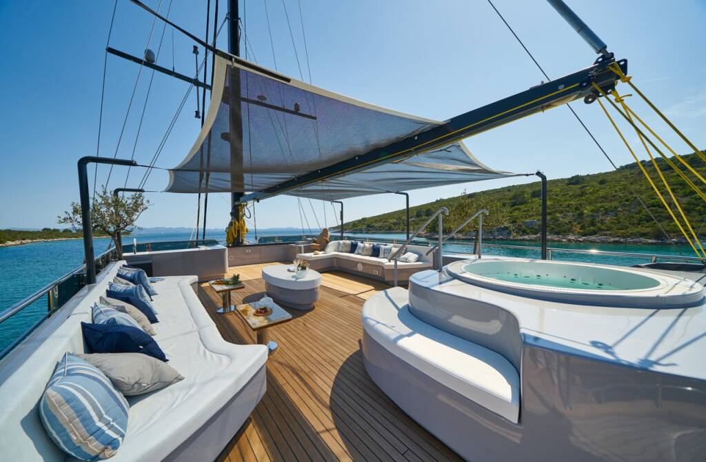M/S Rara Avis Rara Avis