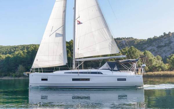 Oceanis 40.1 First Touch