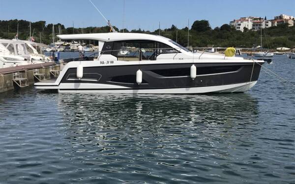 Sealine C390 Ecstasea
