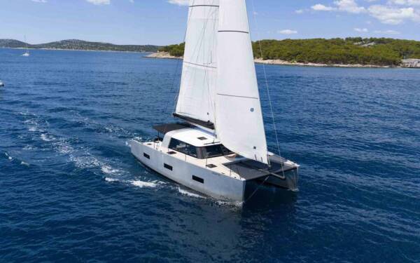 Vaan R4 Electric Silence